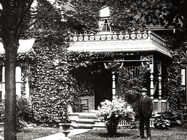 image of the Lawrence-Singer house then
